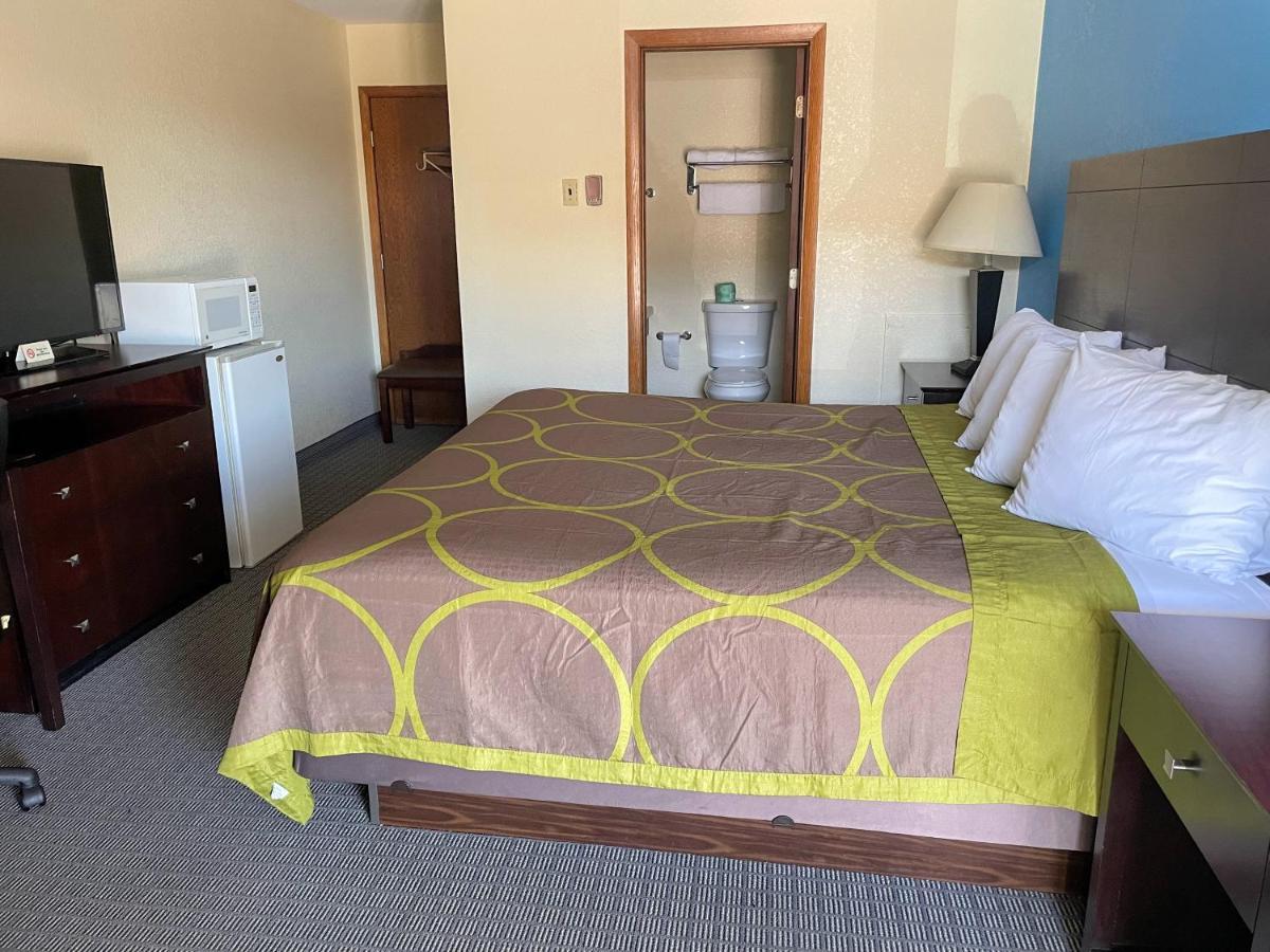 Amerivu Inn & Suites Eau Claire Buitenkant foto